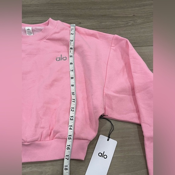 Alo Yoga 💗 NWT Cropped Accolade Crewneck in Sweet Pink - S - Picture 10 of 12